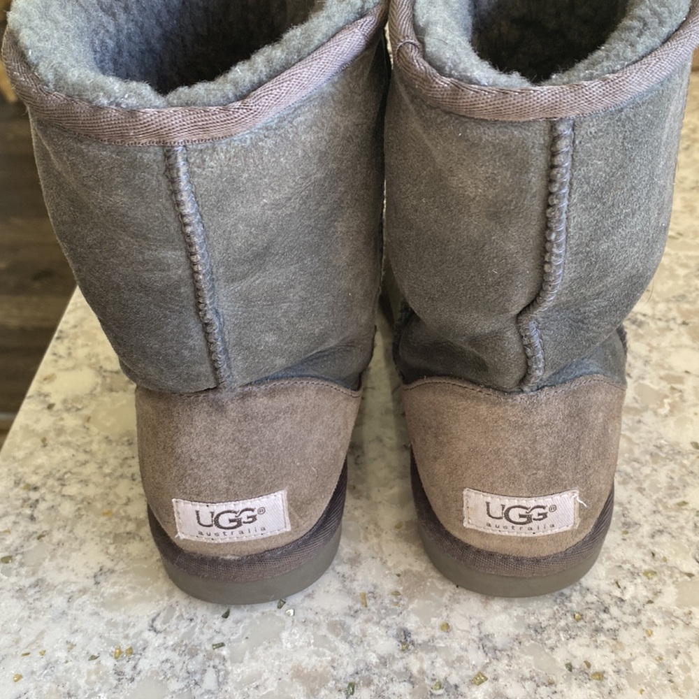 Grey ugg boots - Picture 3 of 11